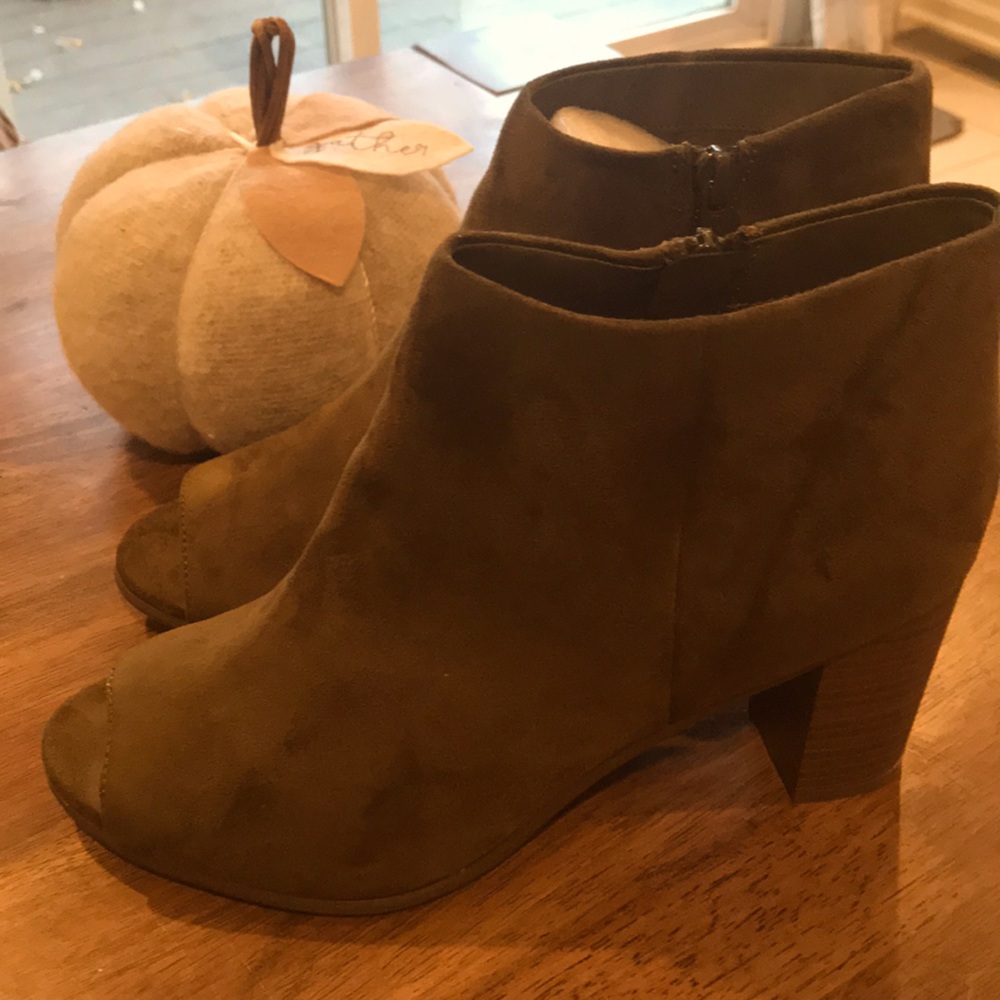 Heeled booties